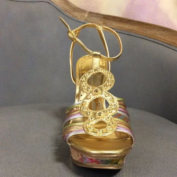 BCBGirls Women's Debby Platform T-Strap sandal, size 6.5 - Picture 6 of 15